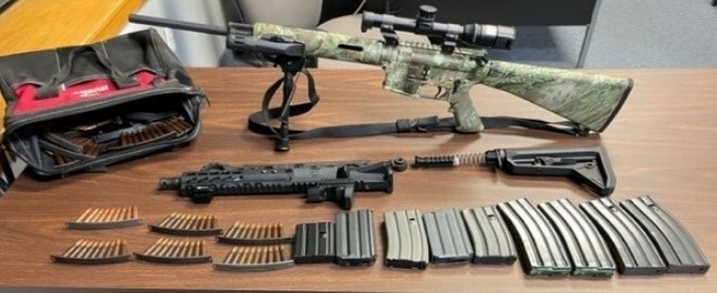armes à feu et munitions récupérées par l'enquêteur_original