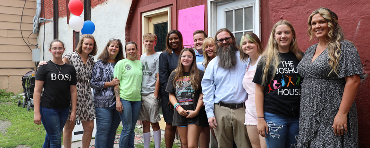 AG James avec un groupe d’étudiants